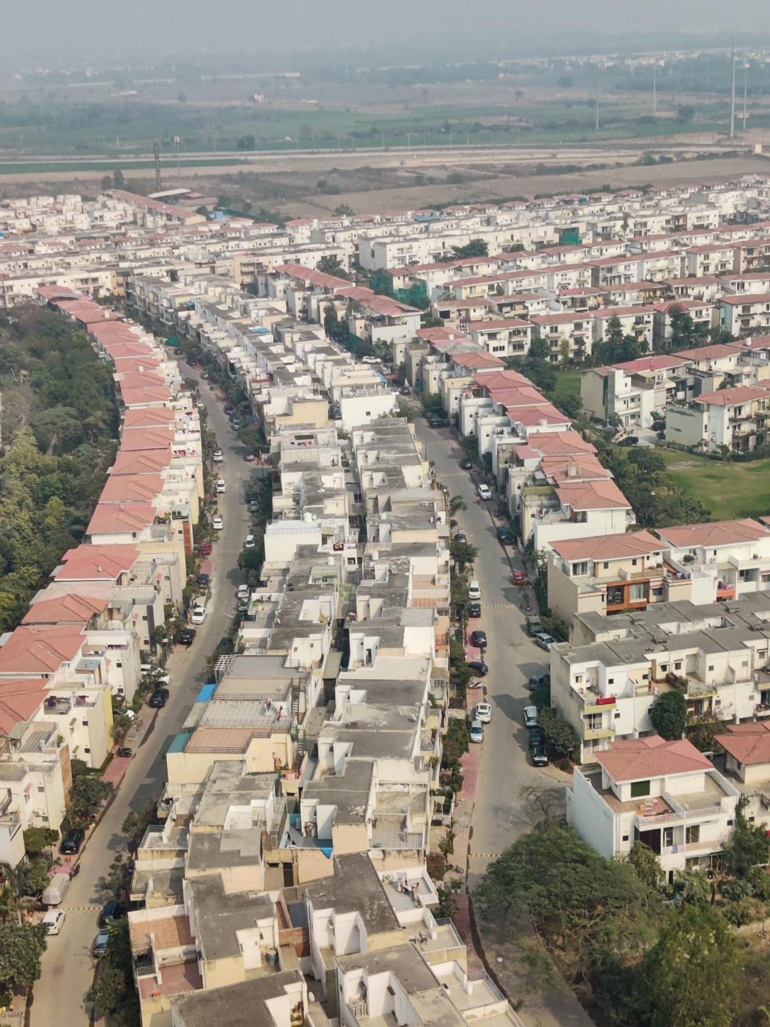 Modern Apartment Greater Noida Exterior photo