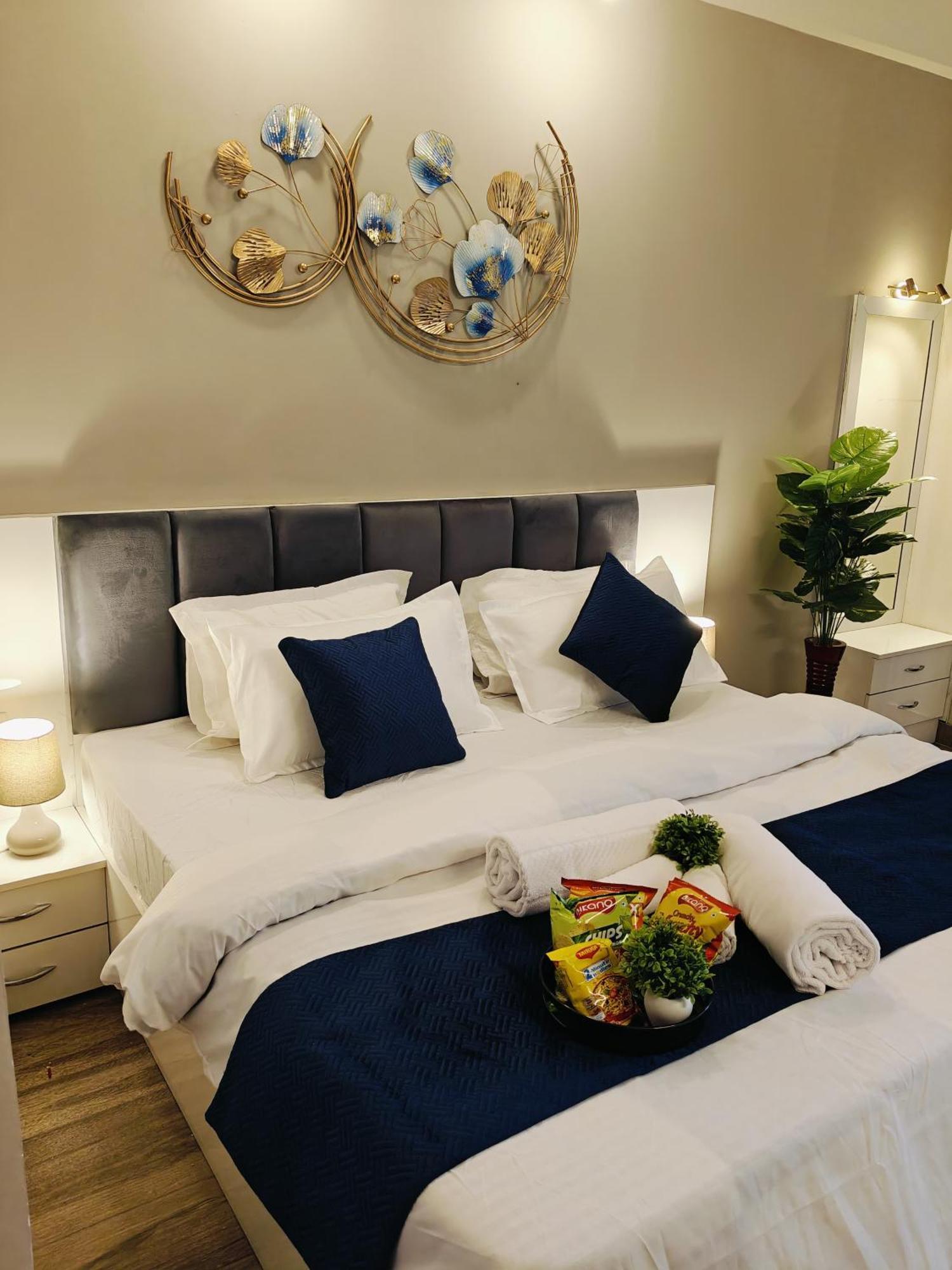 Modern Apartment Greater Noida Room photo